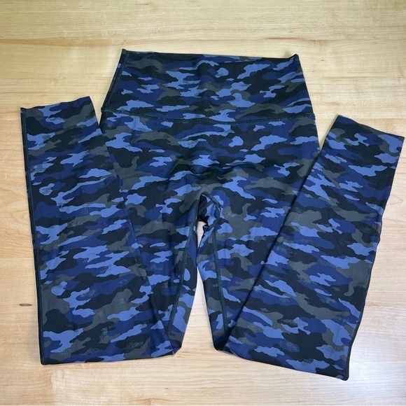 aerie Pants - Aerie army pattern long leggings size M great condition